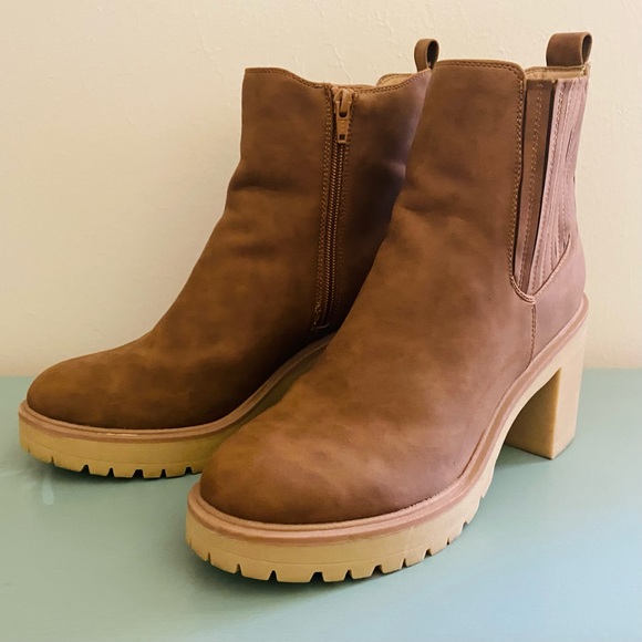 DV by Dolce Vita Jade / Jetta Bootie Size 10 Camel EUC - Picture 2 of 16